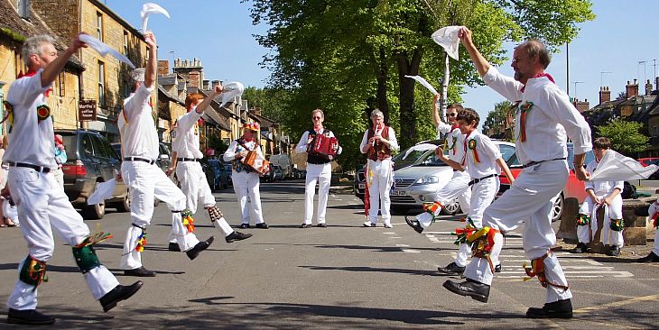 Chipping Campden Morris Men dancing in Moreton-in-Marsh. Picture by Julia Lindop.